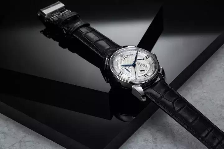 混江湖抽雪茄，不戴这个表不行！