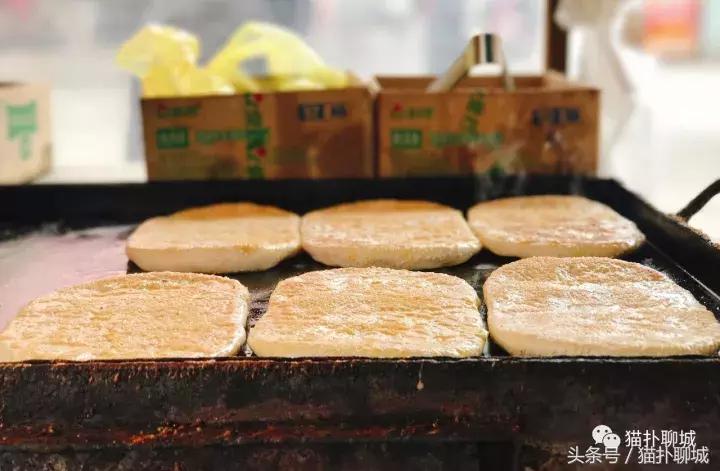 卖火烧的大叔视频,山东大叔卖火烧视频唱歌