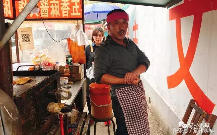 卖火烧的大叔视频,山东大叔卖火烧视频唱歌