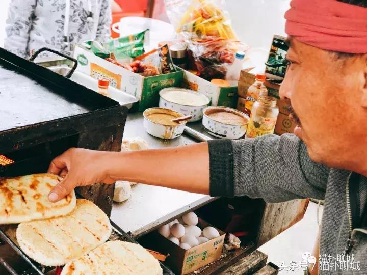 卖火烧的大叔视频,山东大叔卖火烧视频唱歌