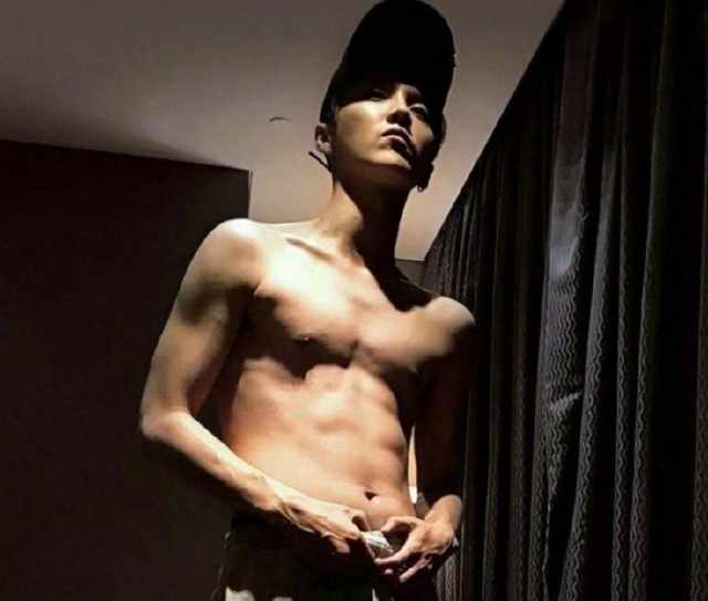 男星肌肉照罕见曝光,看到陈学冬后,我终于懂郭敬明了