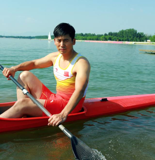 当过运动员、作曲人、演员，真正红起来却是因为娶了这个女人？