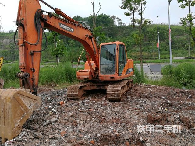 二手现代挖掘机推荐哪款,6万到8万的二手挖掘机哪个好