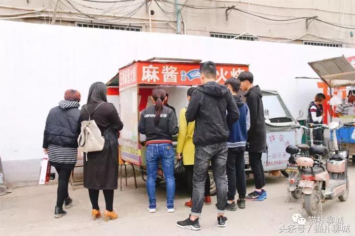 卖火烧的大叔视频,山东大叔卖火烧视频唱歌