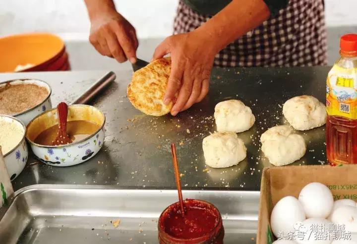 卖火烧的大叔视频,山东大叔卖火烧视频唱歌