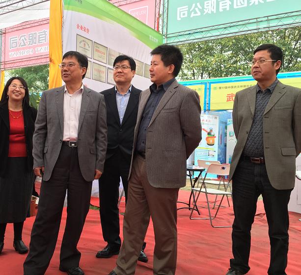 湖北一*猪种**拍出6.8万元——第十七届中国武汉*猪种**拍卖会硕果满枝