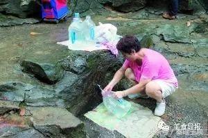 煲汤用纯净水还是农夫山泉,山泉水和自来水泡茶有什么不同