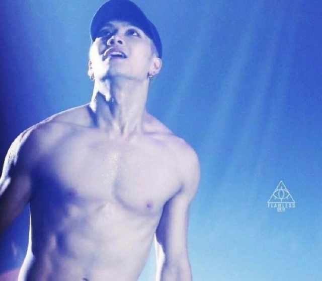 男星肌肉照罕见曝光,看到陈学冬后,我终于懂郭敬明了