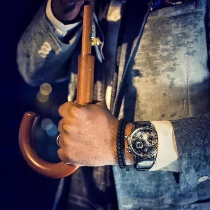 混江湖抽雪茄，不戴这个表不行！