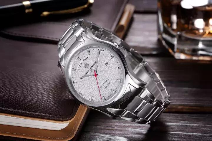 混江湖抽雪茄，不戴这个表不行！