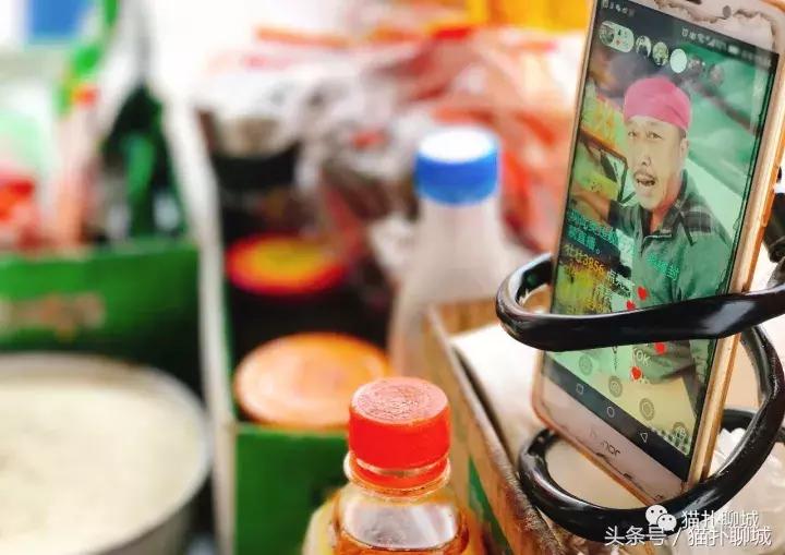 卖火烧的大叔视频,山东大叔卖火烧视频唱歌