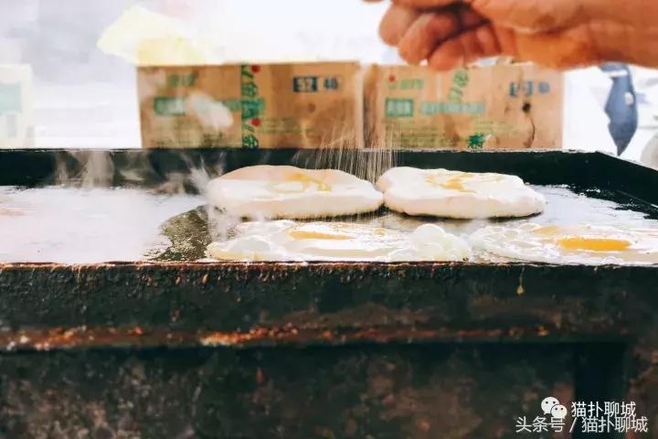 卖火烧的大叔视频,山东大叔卖火烧视频唱歌