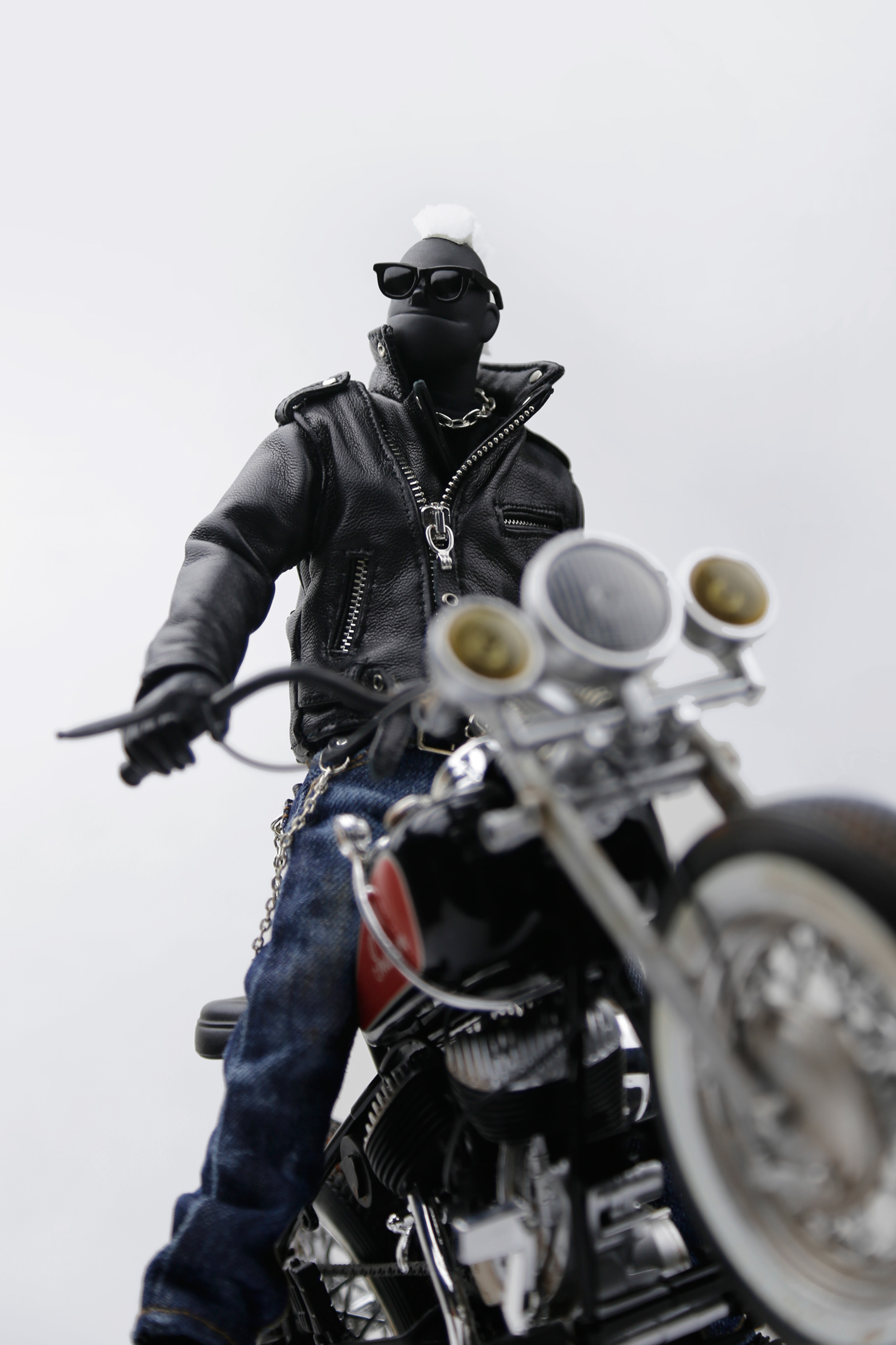 设计师Hidden-Foo原创人偶「Hunter」，你比他酷算我输！