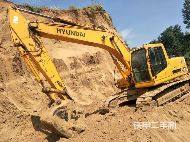 二手现代挖掘机推荐哪款,6万到8万的二手挖掘机哪个好