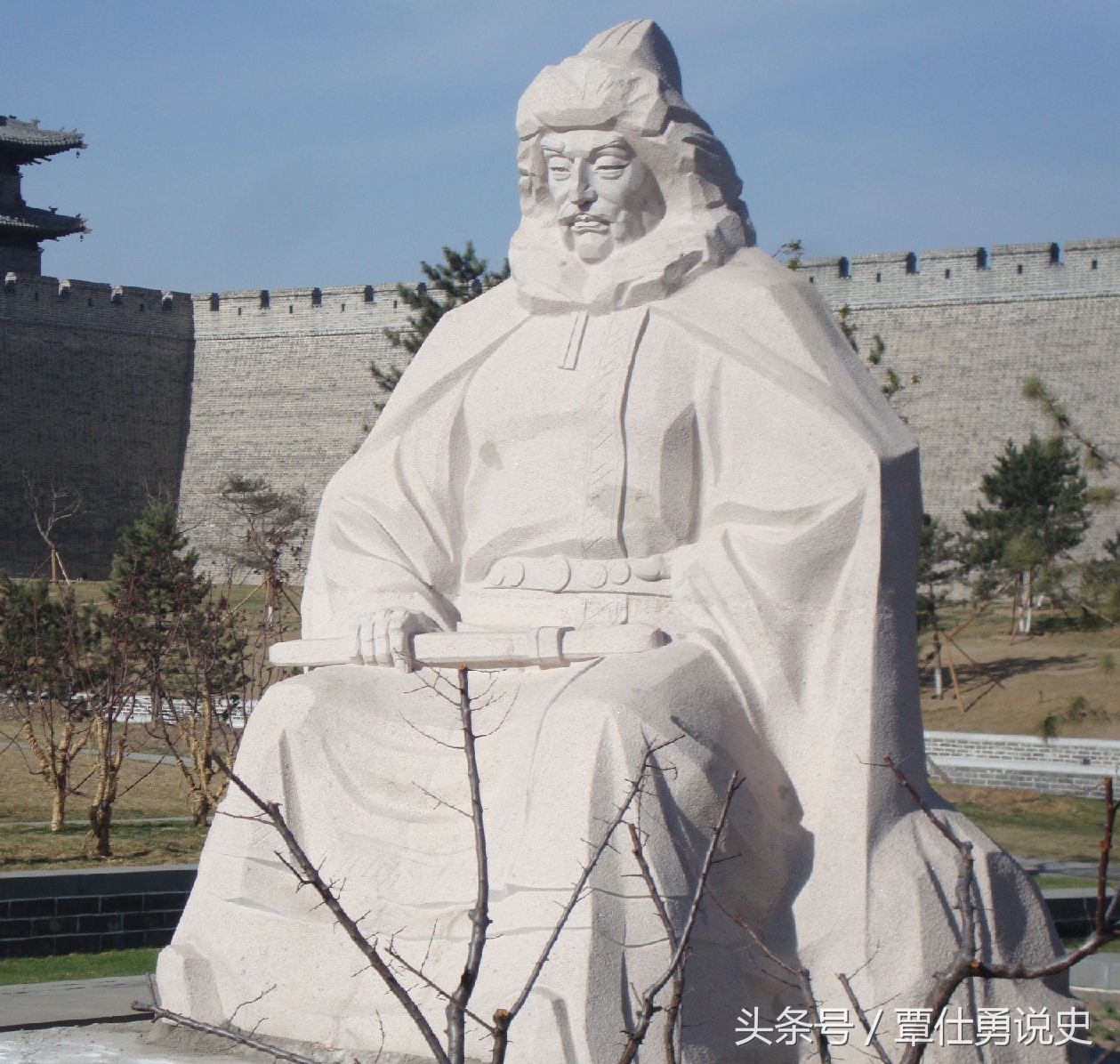 曾是人人尊崇的女性,权欲熏心,色令智昏,亲手杀子,成一代妖后