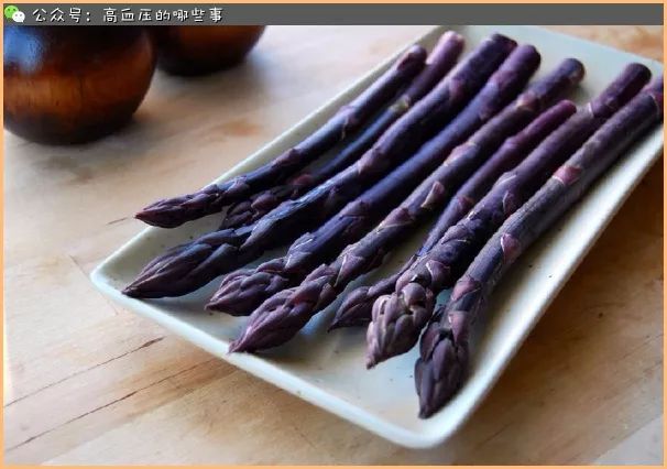 芦笋泡水喝有降血压的功效吗,芦笋搭这三菜吃降血压清洁血管