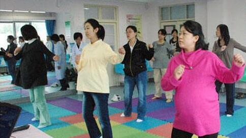 脐带绕颈和脐带绕腹哪个危险,怎么避免脐带绕颈