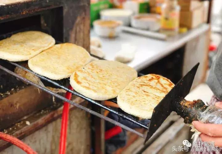 卖火烧的大叔视频,山东大叔卖火烧视频唱歌