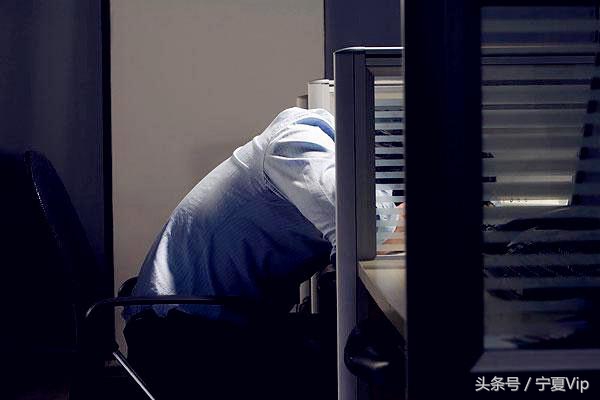 加班脱发,熬夜加班导致的脱发能恢复吗