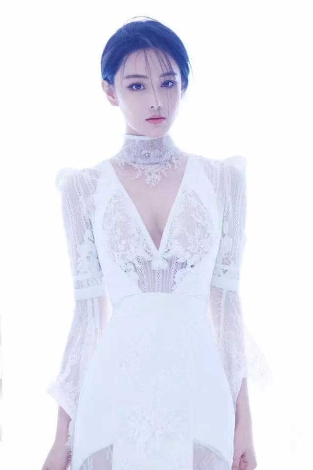 张馨予靠这组照片成功逆袭范冰冰，想不到她还有这样的一面！