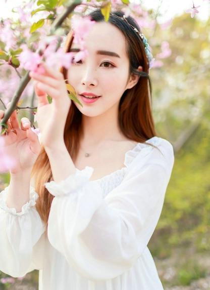 为什么女朋友看不到自己的朋友圈,女朋友谈恋爱不发朋友圈原因