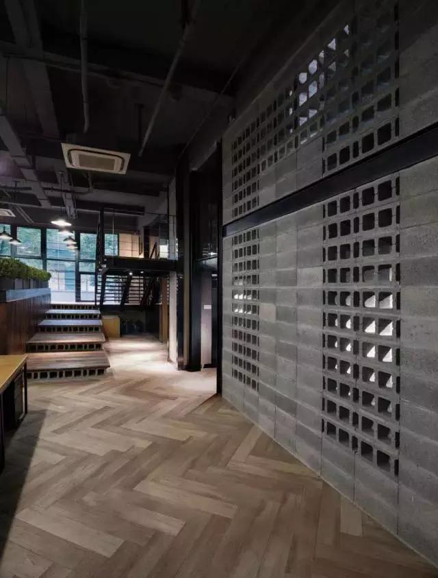 搭建二层公寓loft隔层,极简办公室loft设计方案