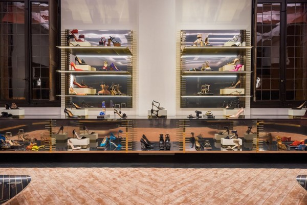 意大利奢侈品在国内销售额,意大利奢侈品销售排行榜最新