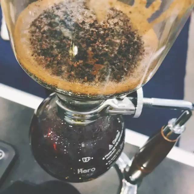 虹吸壶和摩卡壶哪个煮的咖啡好喝,咖啡虹吸壶的使用视频