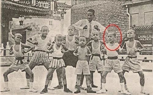 杂家小子元彪和谁演兄弟,杂家小子元彪拿金子换钱