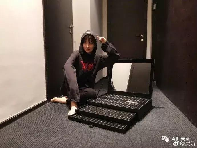 濂虫槑鏄熸檼绱犻,濂虫槑鏄熺礌棰滄秱鍙g孩