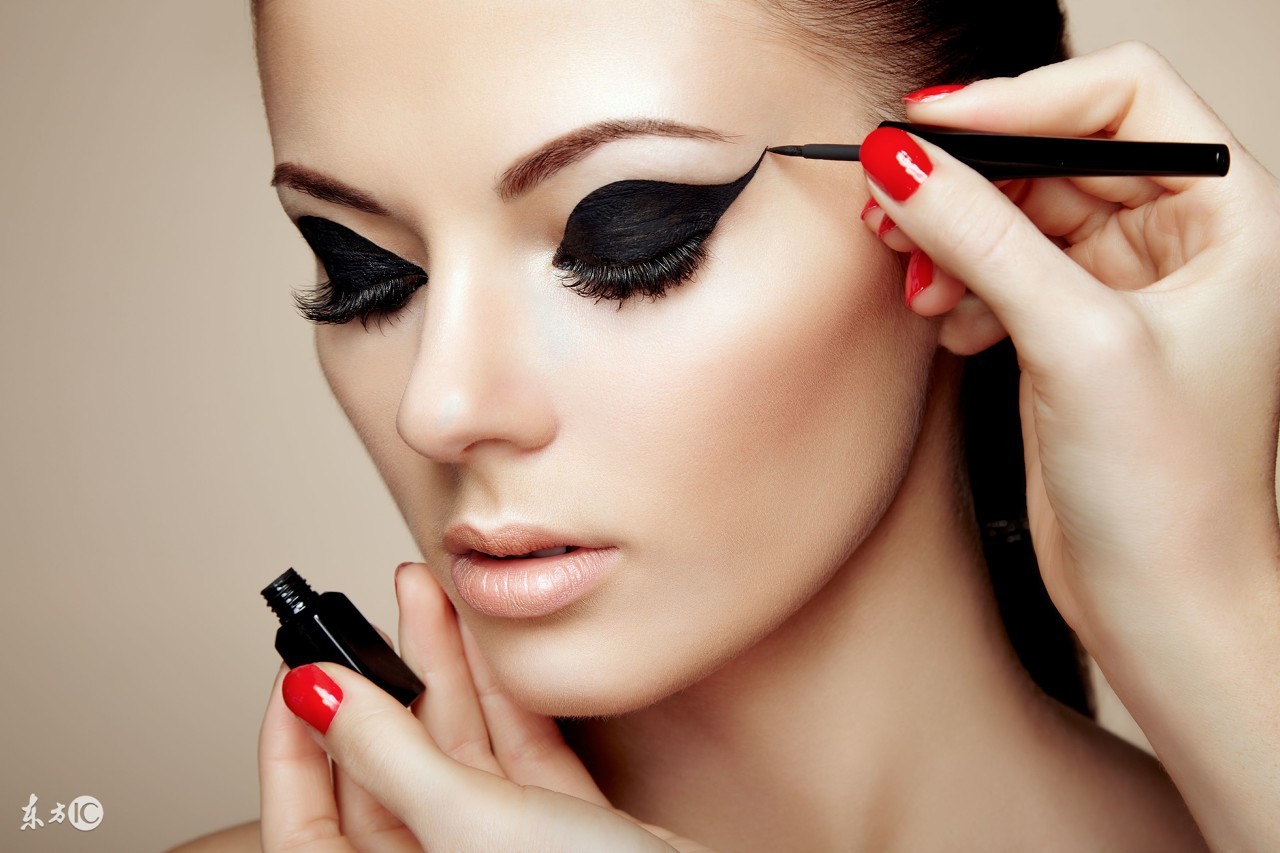 尝试一些新的妆容用英语怎么说,每日学一句英语日常用语