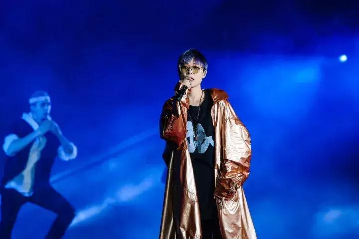 范冰冰双生花大秀,范冰冰李宇春同台视频