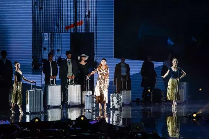 范冰冰双生花大秀,范冰冰李宇春同台视频