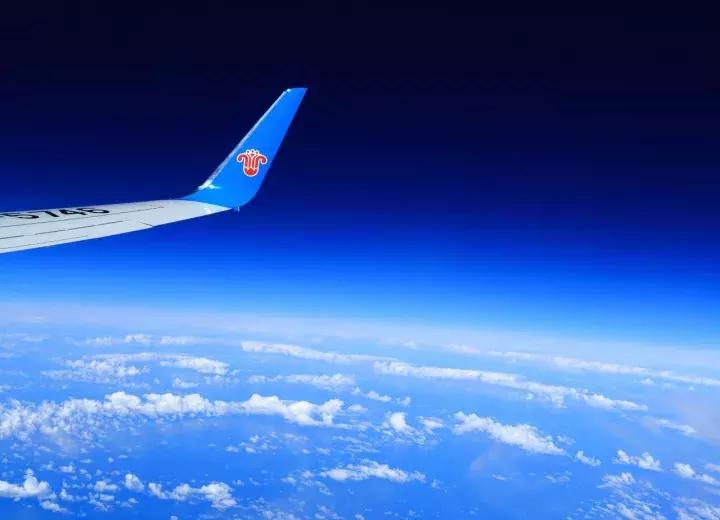 坐飞机害怕三招帮你战胜恐飞症,飞机颠簸跟机长的技术有关系么