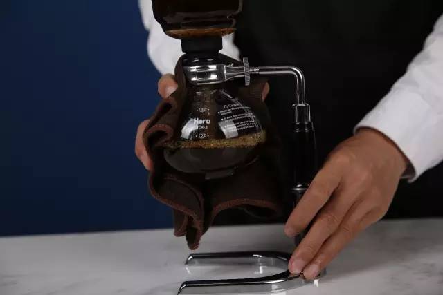 虹吸壶和摩卡壶哪个煮的咖啡好喝,咖啡虹吸壶的使用视频