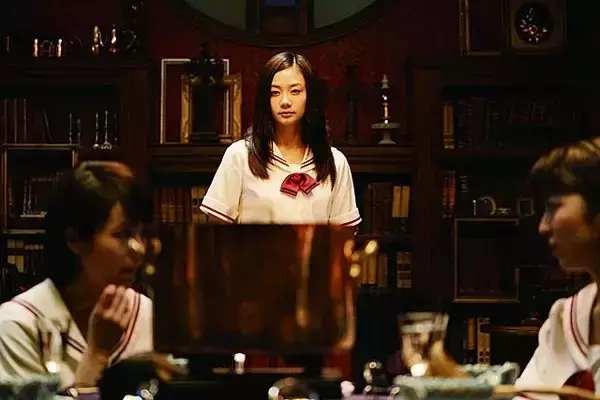 这部白莲花之王的神日片,一群妹子全程专注于搞事情