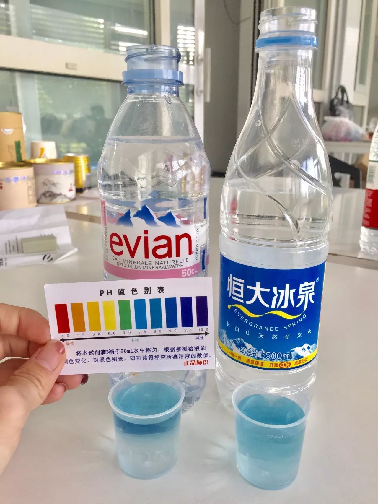 依云矿泉水和农夫山泉哪种好,依云矿泉水跟农夫山泉有啥区别