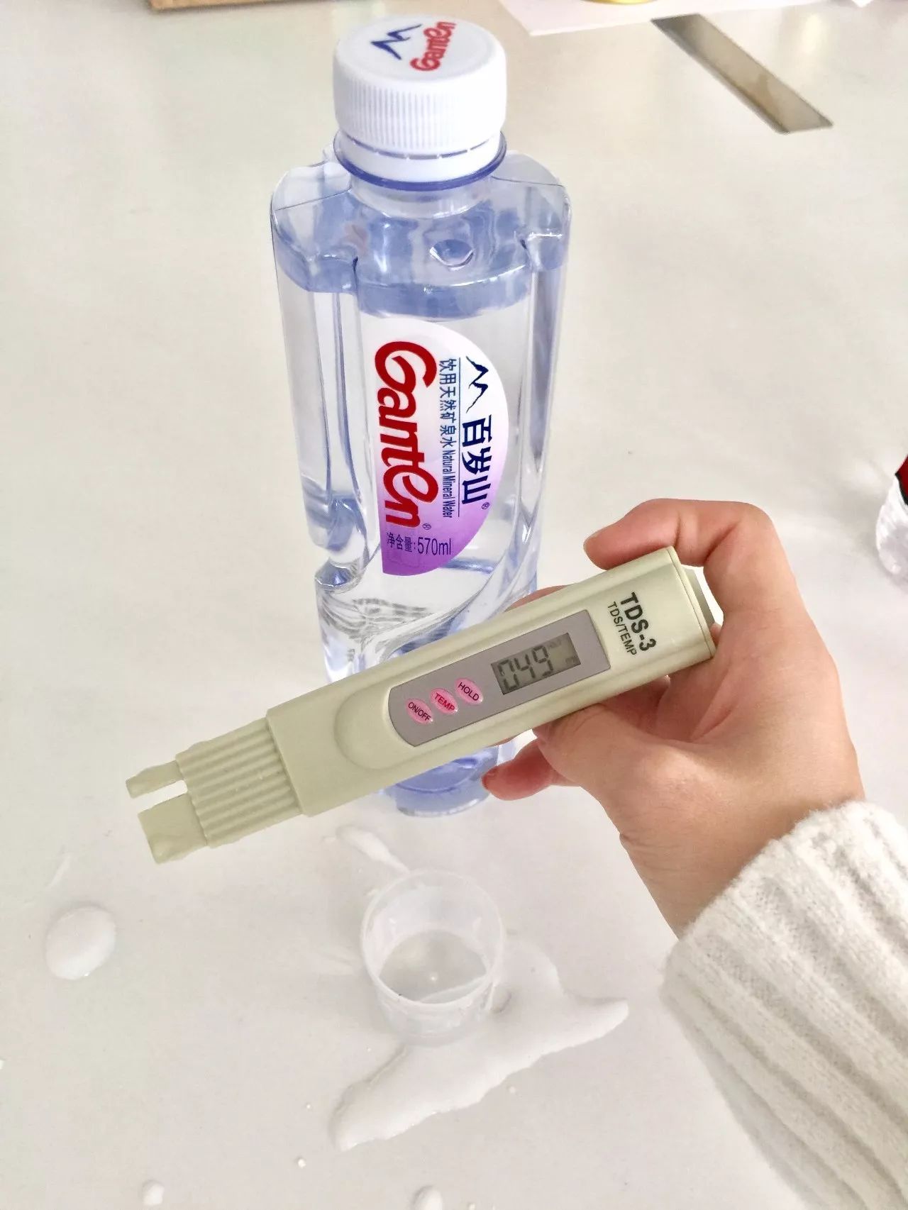 依云矿泉水和农夫山泉哪种好,依云矿泉水跟农夫山泉有啥区别