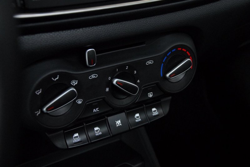 最便宜家用代步车起亚焕驰,6万自动挡性价比最高起亚焕驰