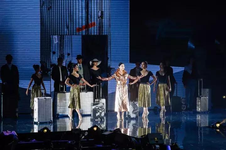 范冰冰双生花大秀,范冰冰李宇春同台视频