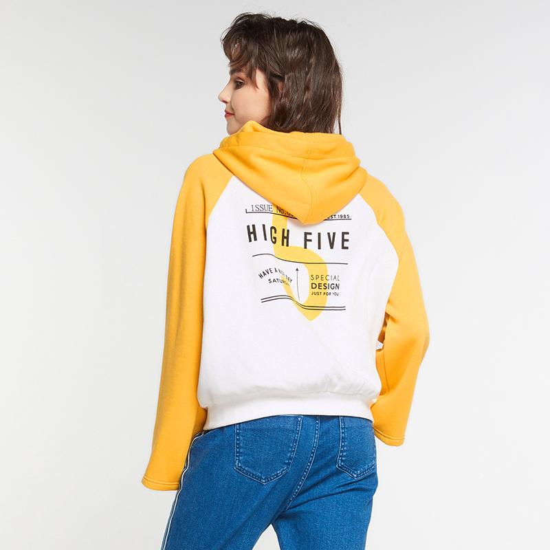 连帽卫衣穿出潮酷范儿,街头时髦连帽卫衣