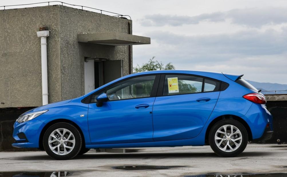 雪佛兰科鲁兹2018款图片及报价,雪佛兰科鲁兹2020款顶配多少钱