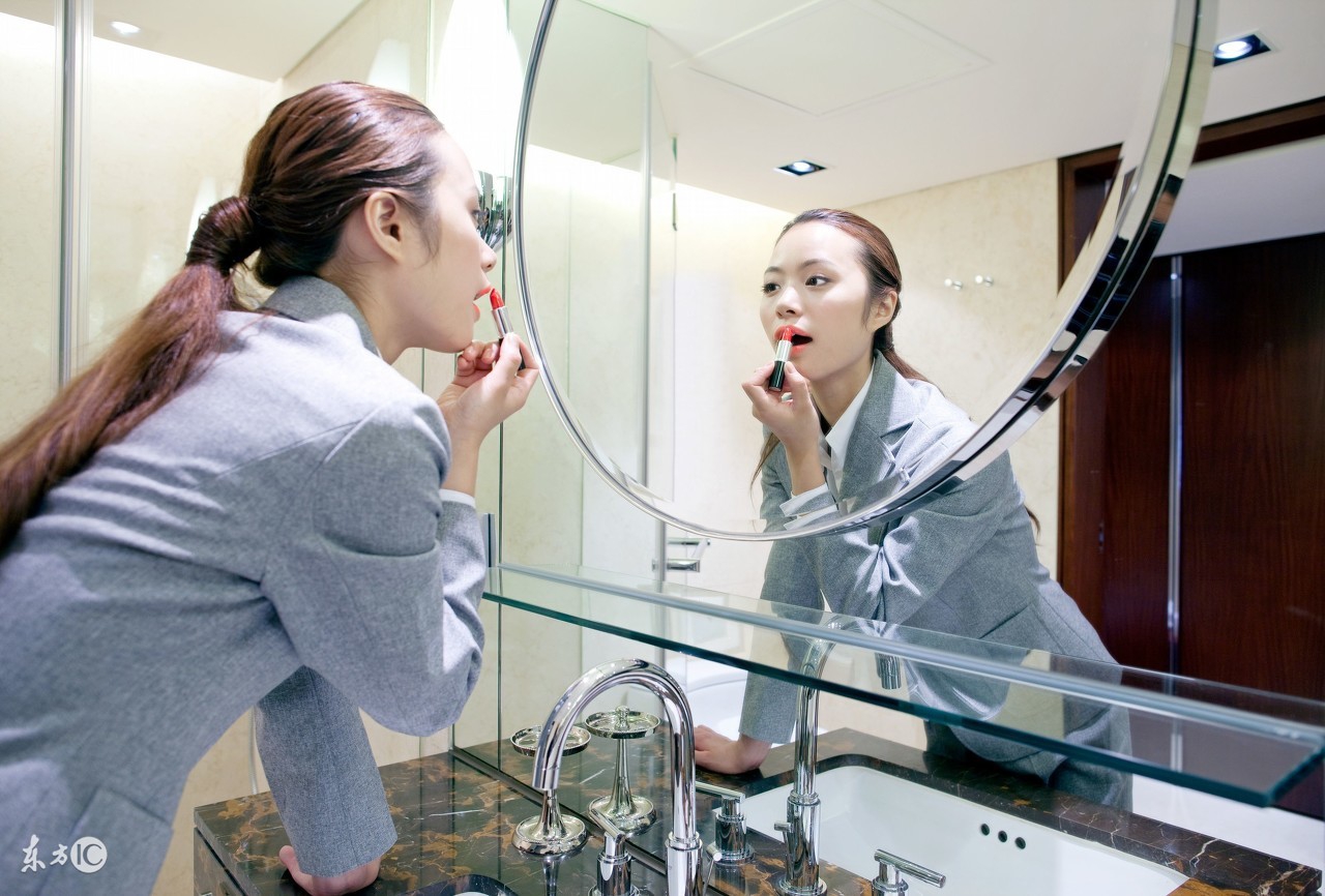 尝试一些新的妆容用英语怎么说,每日学一句英语日常用语