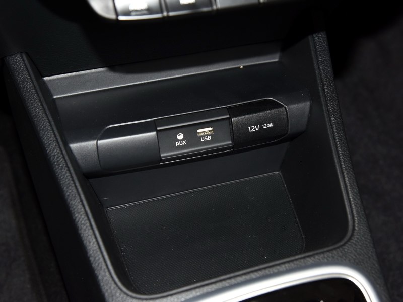 最便宜家用代步车起亚焕驰,6万自动挡性价比最高起亚焕驰