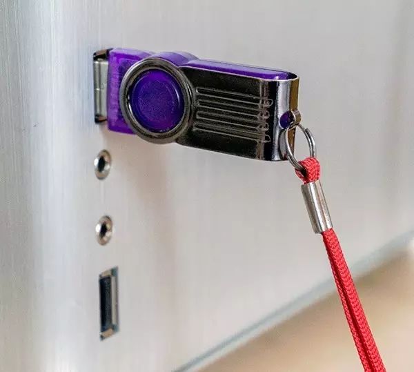 华硕笔记本系统崩溃怎样重装系统,一体机系统崩溃了怎么样重装系统