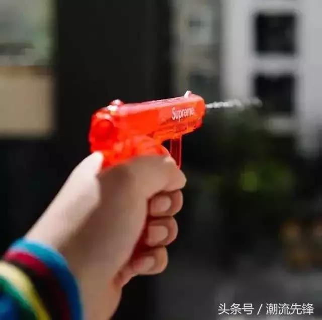 涓浗鏈塻upreme鐨勯棬搴椾箞,supreme蹇呴』鍒颁腑鍥藉紑搴楀悧