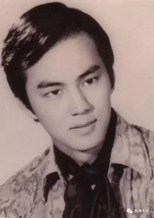 父亲是一代功夫大侠，他在学校却被欺负，如今出道16年终获肯定