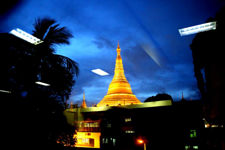 缅甸的大金塔简介,缅甸仰光大金塔人