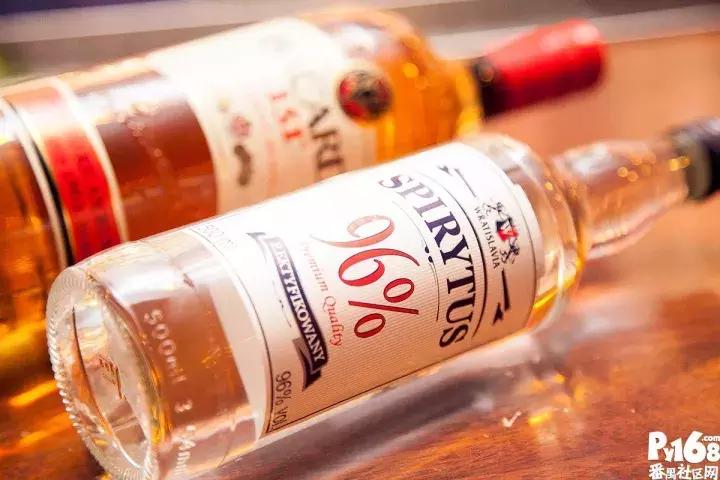 一间bar,一间轻奢型的咖啡馆