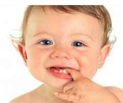 宝宝出牙期四个表现和缓解方法,宝宝出牙正确顺序症状及护理知识